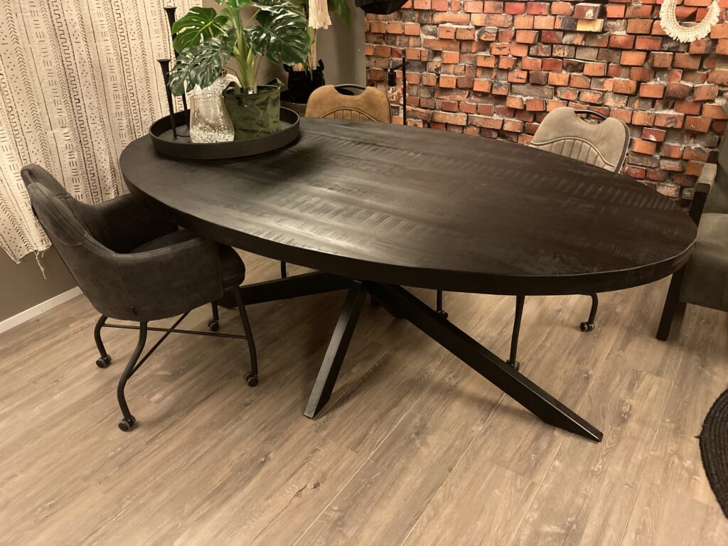 Milaan eettafel ovaal (mango) – zwart