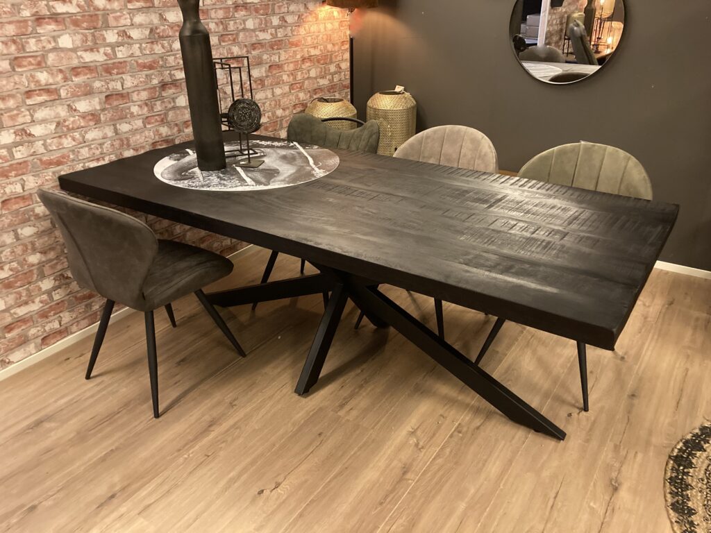 Milaan eettafel (mango) – ZWART