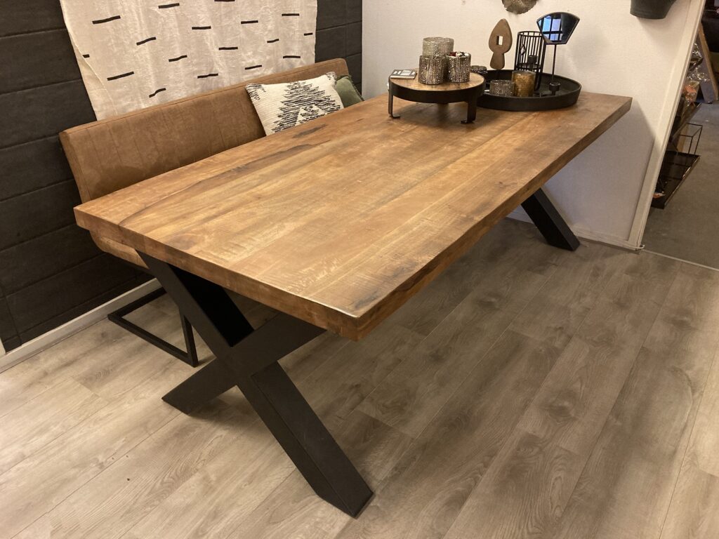 Milaan eettafel (mango) – NATUREL
