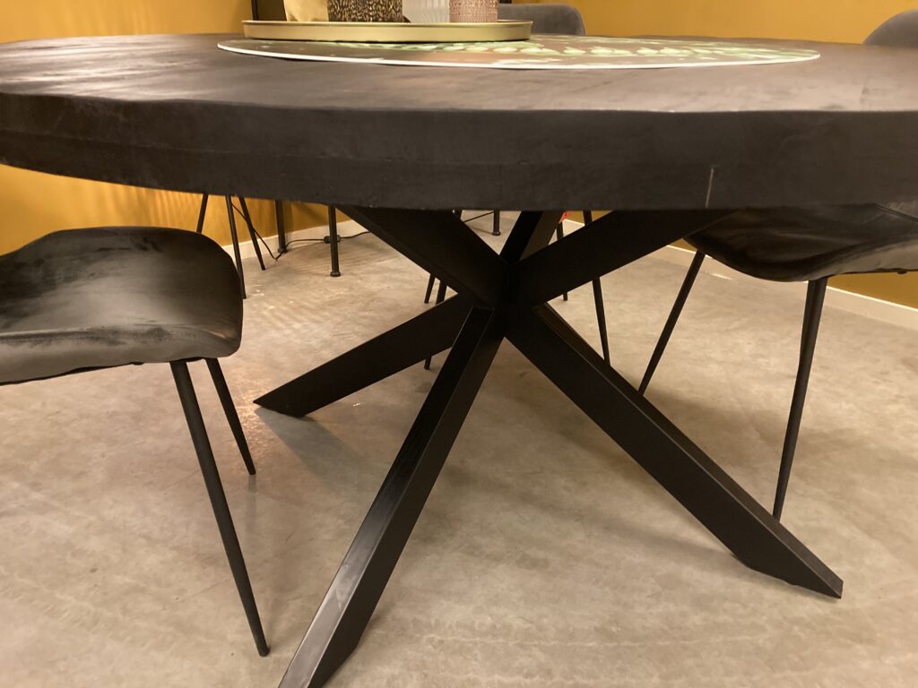 Milaan eettafel rond (mango) – zwart