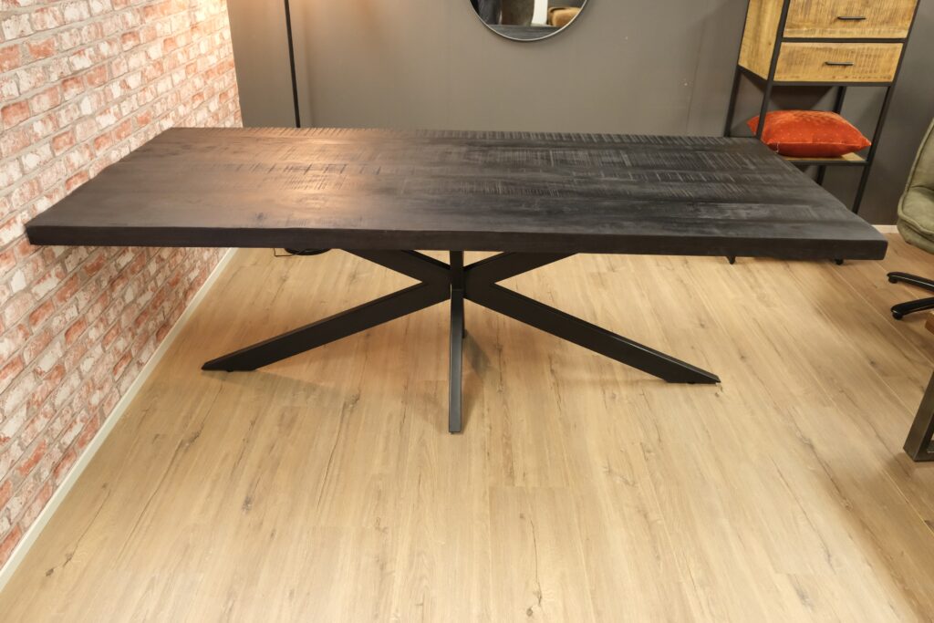 Milaan eettafel (mango) – ZWART