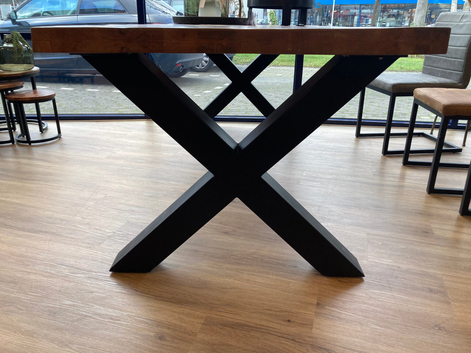 Milaan eettafel (mango) – NATUREL