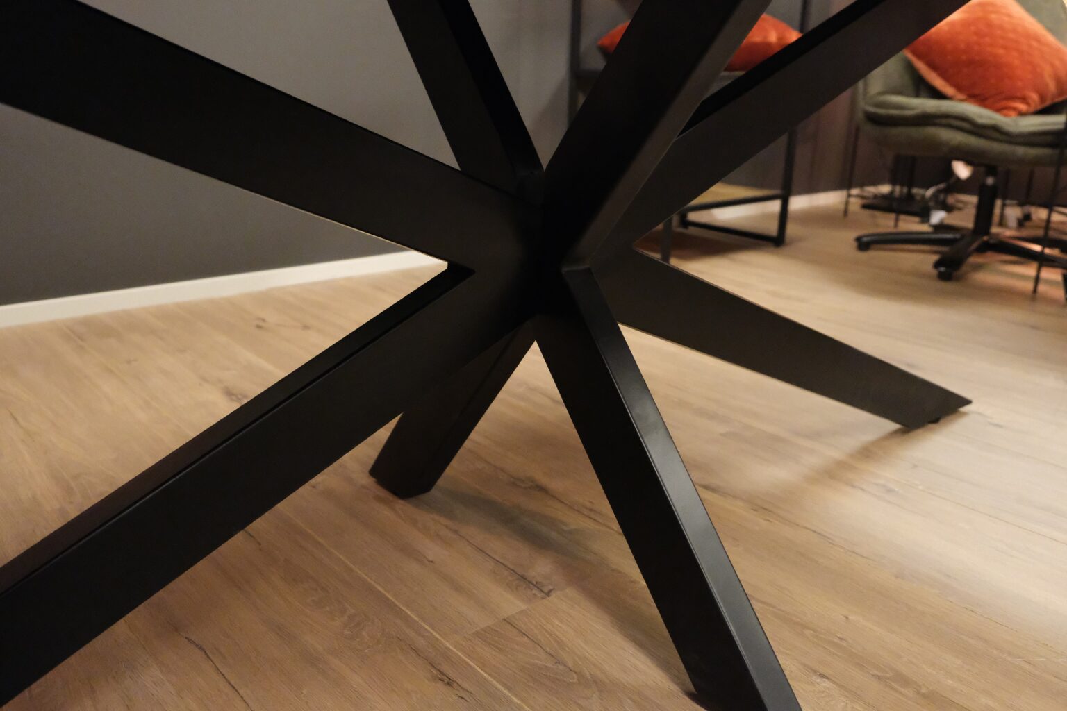 Milaan eettafel (mango) – ZWART
